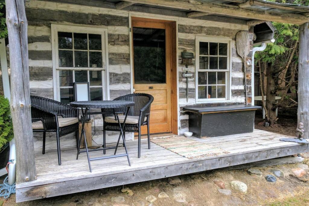 A Rustic Cabin In The Woods Orangeville Exterior photo