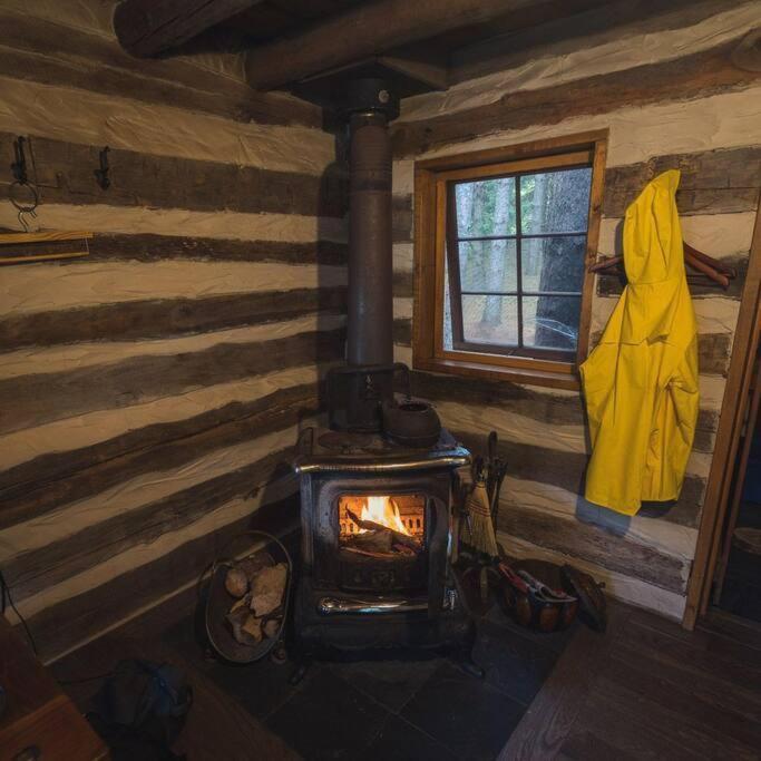 A Rustic Cabin In The Woods Orangeville Exterior photo