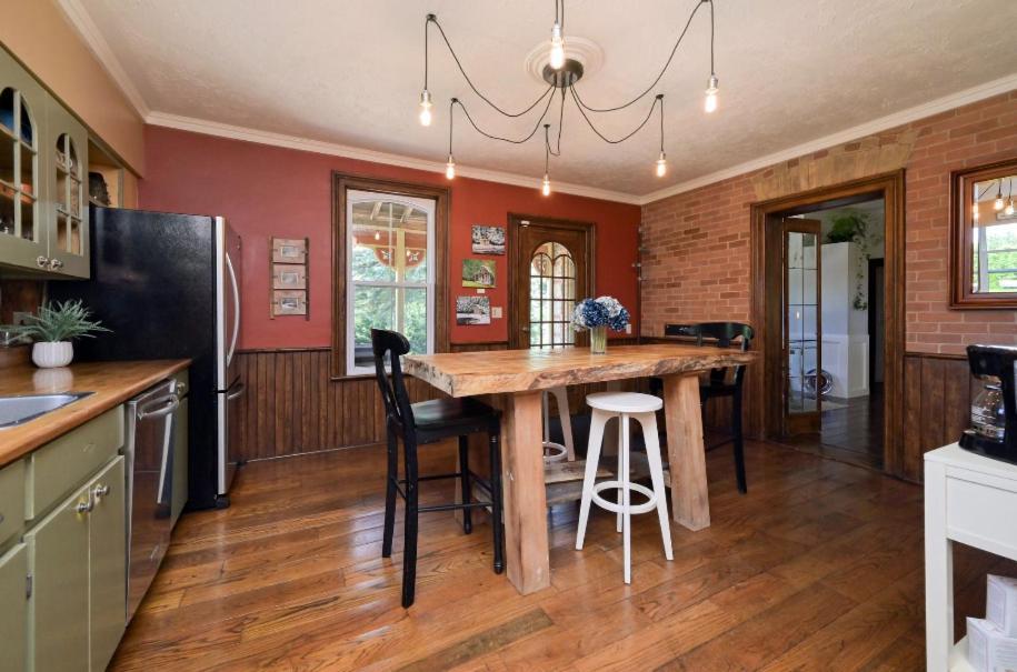 A Rustic Cabin In The Woods Orangeville Exterior photo